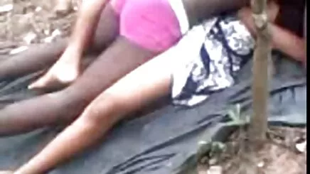 Güzel amatör porno ifşa tüyler onu sıcak banyo yapmak