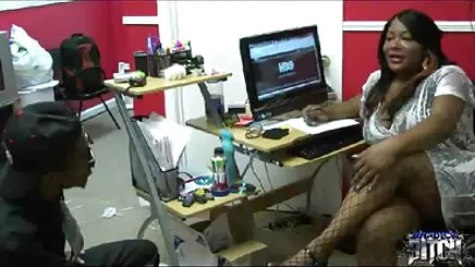 Ofis Asya kız için bir Asya amatör sex at iş