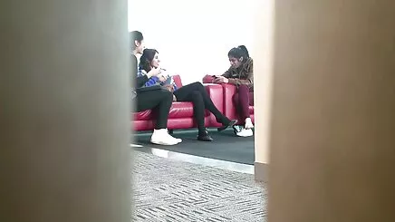 Hood kız swinger amator porno buzdolabından tüm yemek yiyor